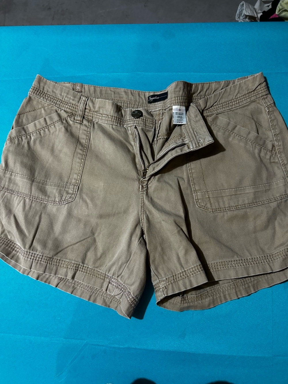 Women’s Casual Utility Shorts in Khaki - Comfortable Everyday Wear